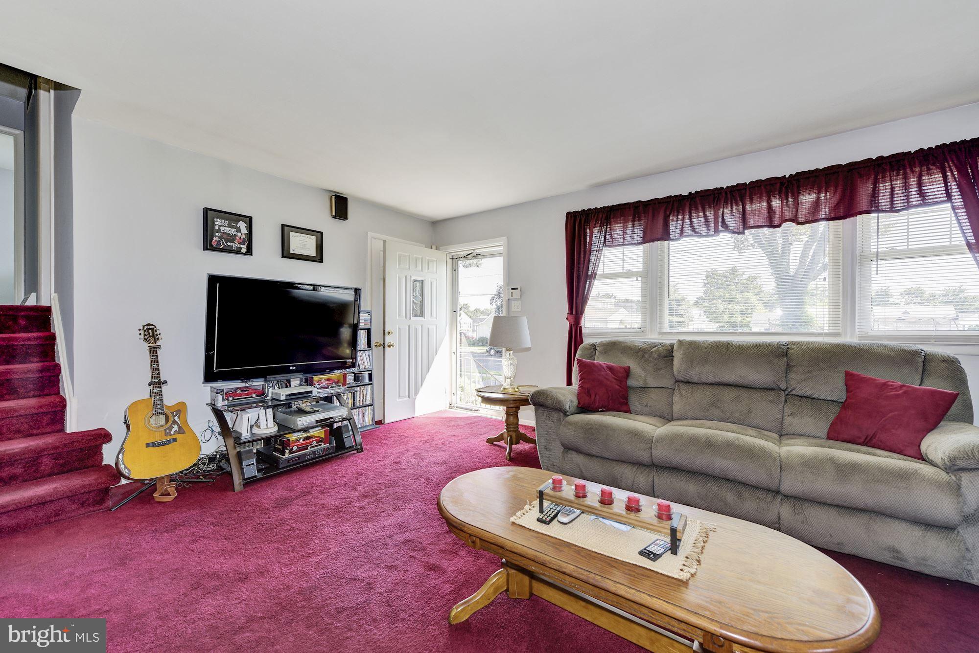 806 Cleveland Avenue Riverside, NJ 08075 - Photo 4 of 19 Living Room