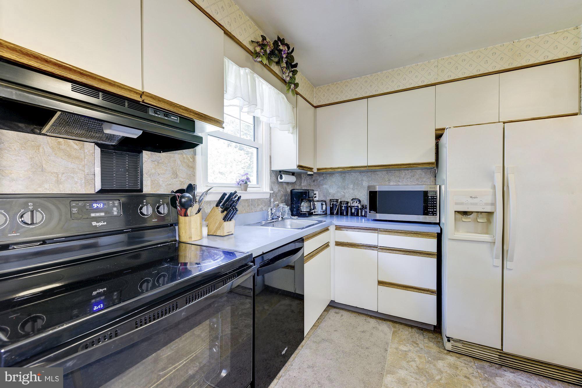 806 Cleveland Avenue Riverside, NJ 08075 - Photo 7 of 19 Eat-In Kitchen with Appliances Included