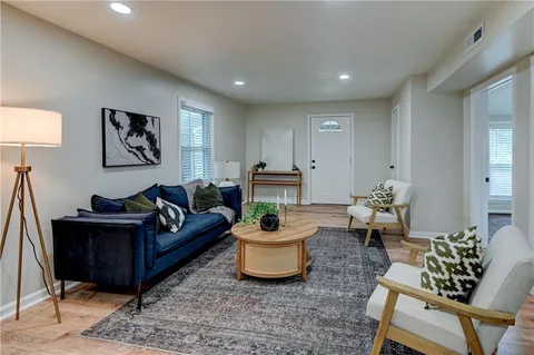 $247,500 | 7126 Main Street, Kansas City, MO 64114
