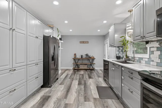 $369,900 | 195 Woodstock Lane, Bristol, VA 24201