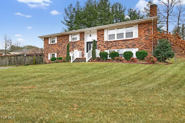 $369,900 | 195 Woodstock Lane, Bristol, VA 24201
