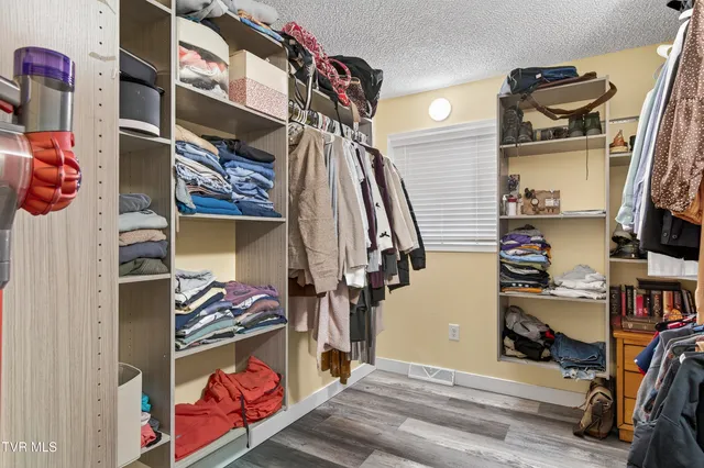 $369,900 | 195 Woodstock Lane, Bristol, VA 24201