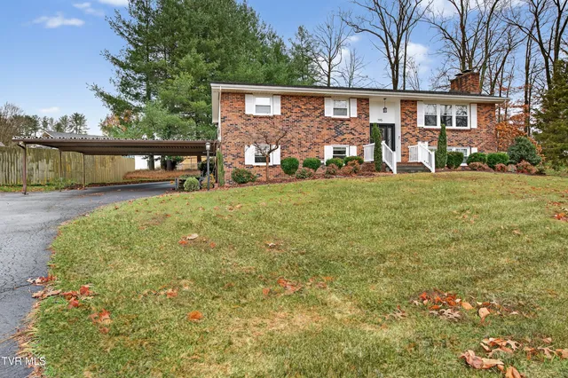 $369,900 | 195 Woodstock Lane, Bristol, VA 24201