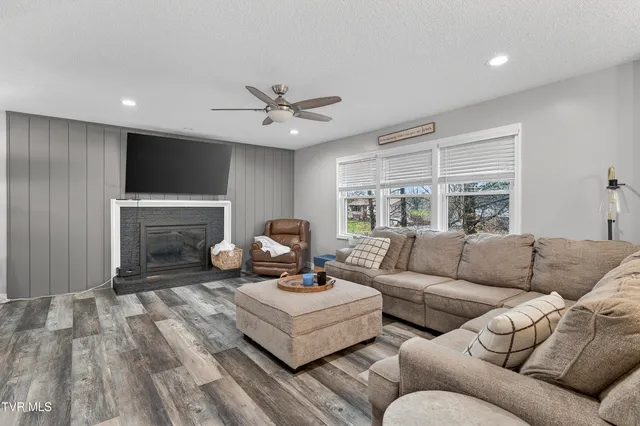 $369,900 | 195 Woodstock Lane, Bristol, VA 24201