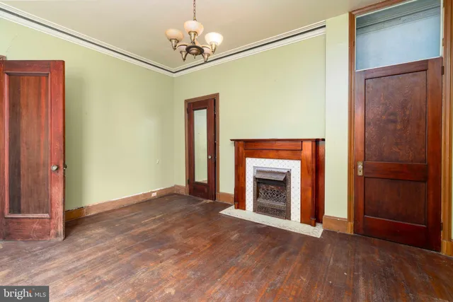 a view of an entryway with a house