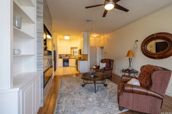 $329,900 | 20 Tapatio Drive East, Unit 305, Boerne, TX 78006