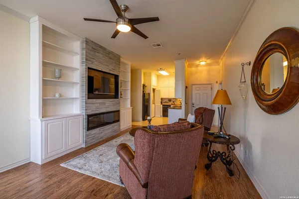 $329,900 | 20 Tapatio Drive East, Unit 305, Boerne, TX 78006