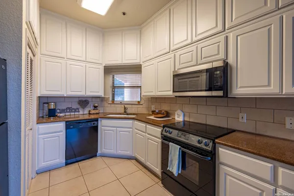 $329,900 | 20 Tapatio Drive East, Unit 305, Boerne, TX 78006