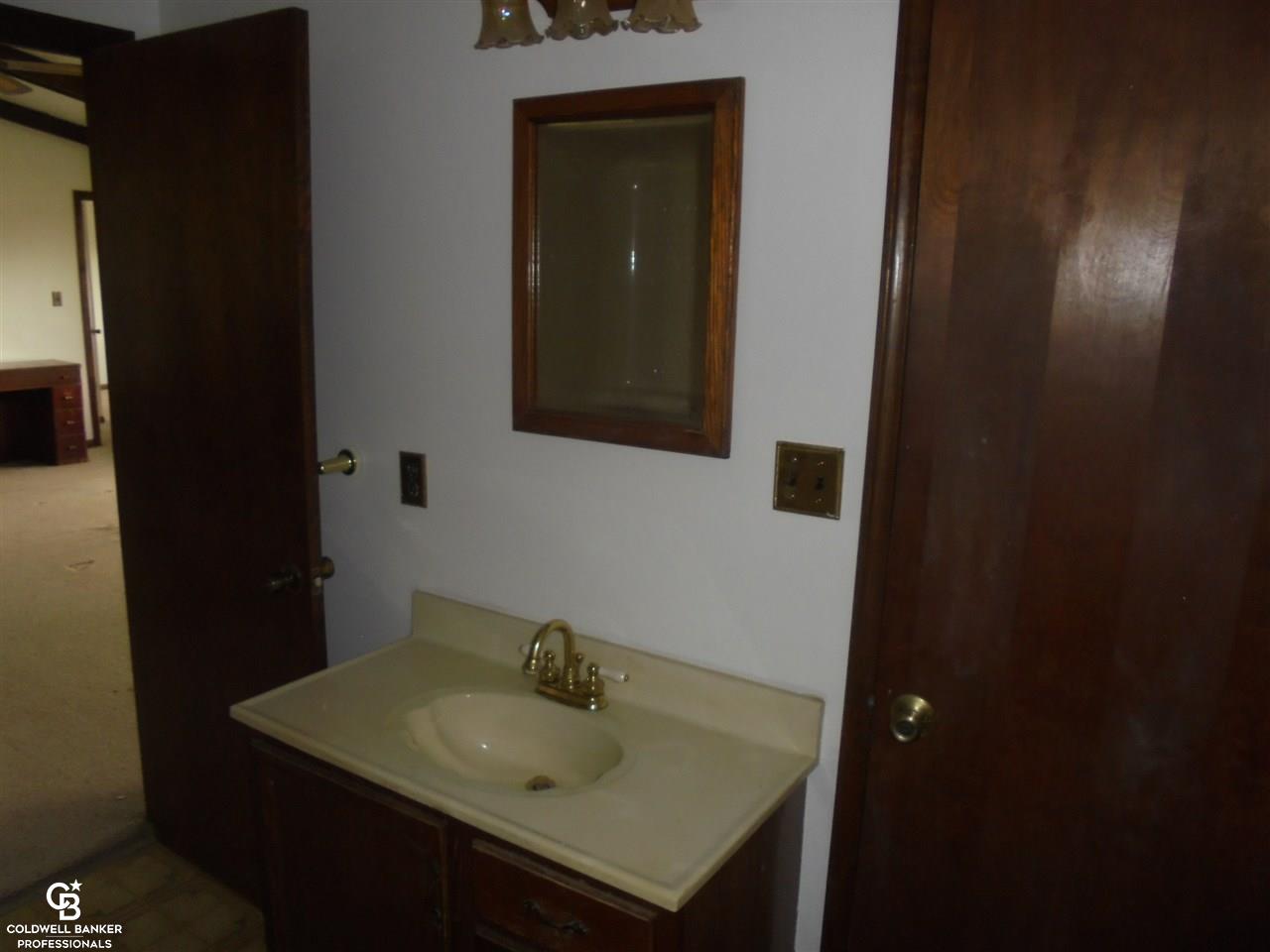 18250 Pratt Road Armada, MI 48005 - Photo 37 of 56 Full Bathroom