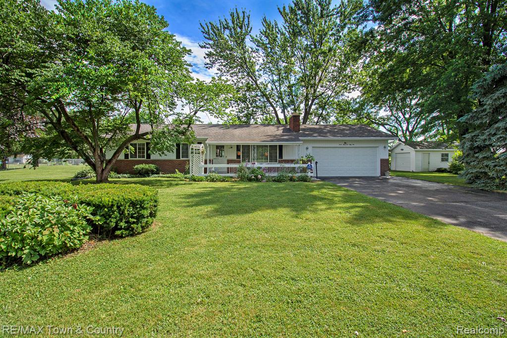 12055 West Pierson Road Flushing, MI 48433 - Photo 2 of 29