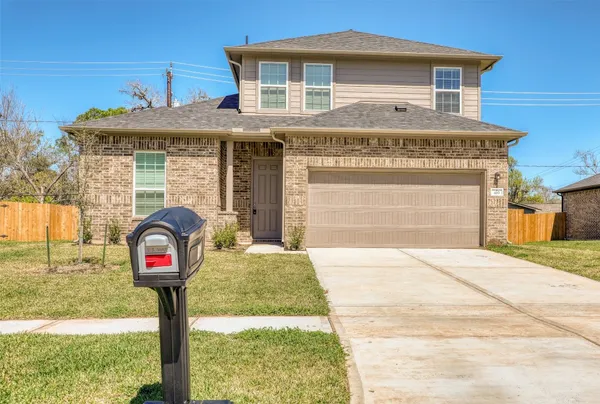 $2,799 | 410 Magnolia Street, Lake Jackson, TX 77566
