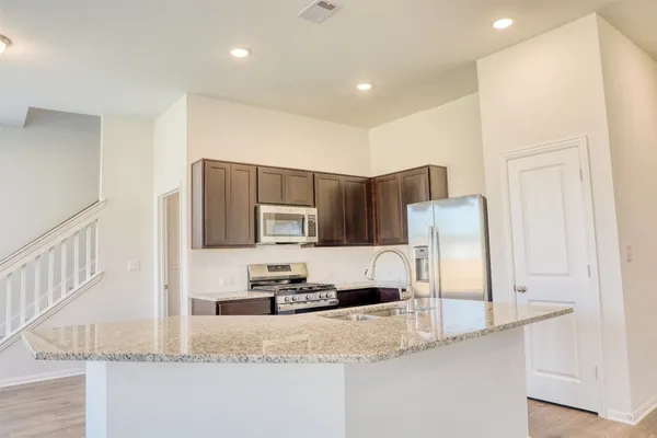 $2,799 | 410 Magnolia Street, Lake Jackson, TX 77566