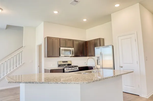 $2,799 | 410 Magnolia Street, Lake Jackson, TX 77566