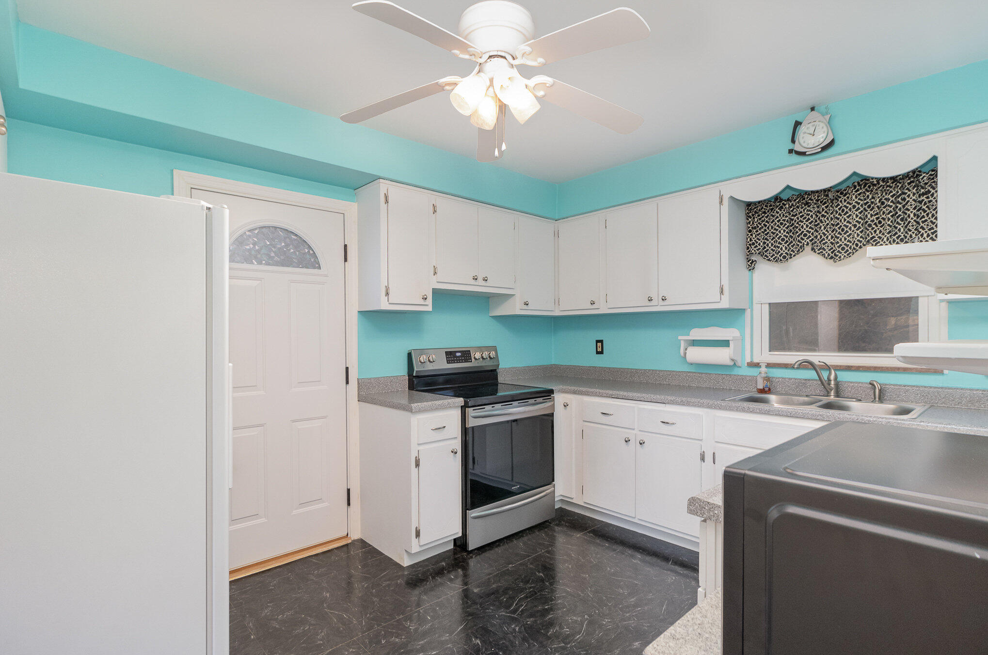 328 Riddle Place Newport, KY 41071 - Photo 6 of 25 Gallery Image 6
