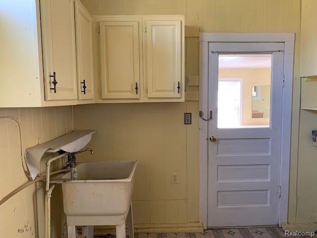 4913 Denton Road Canton, MI 48188 - Photo 7 of 11 laundry3.jpg