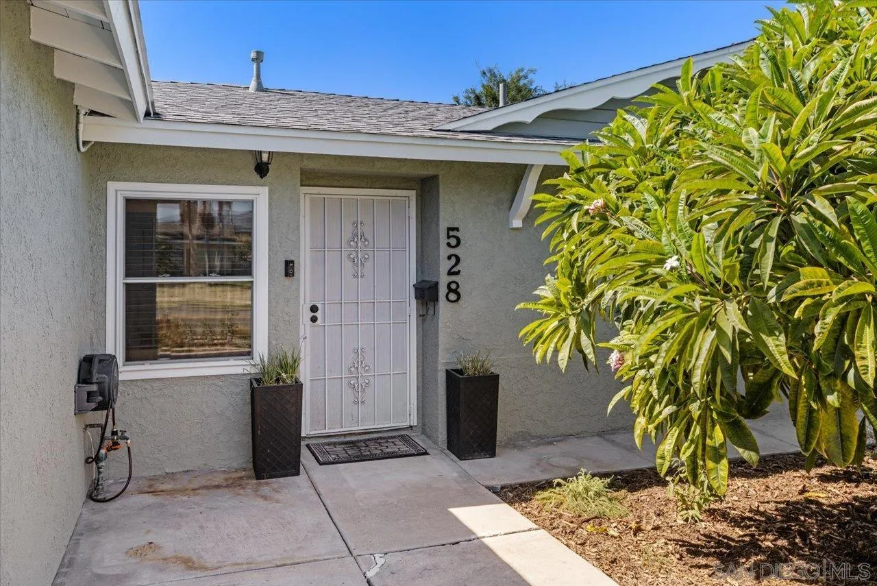 528 Parkbrook Street Spring Valley, CA 91977 - Photo 4 of 35 Gallery Image 4
