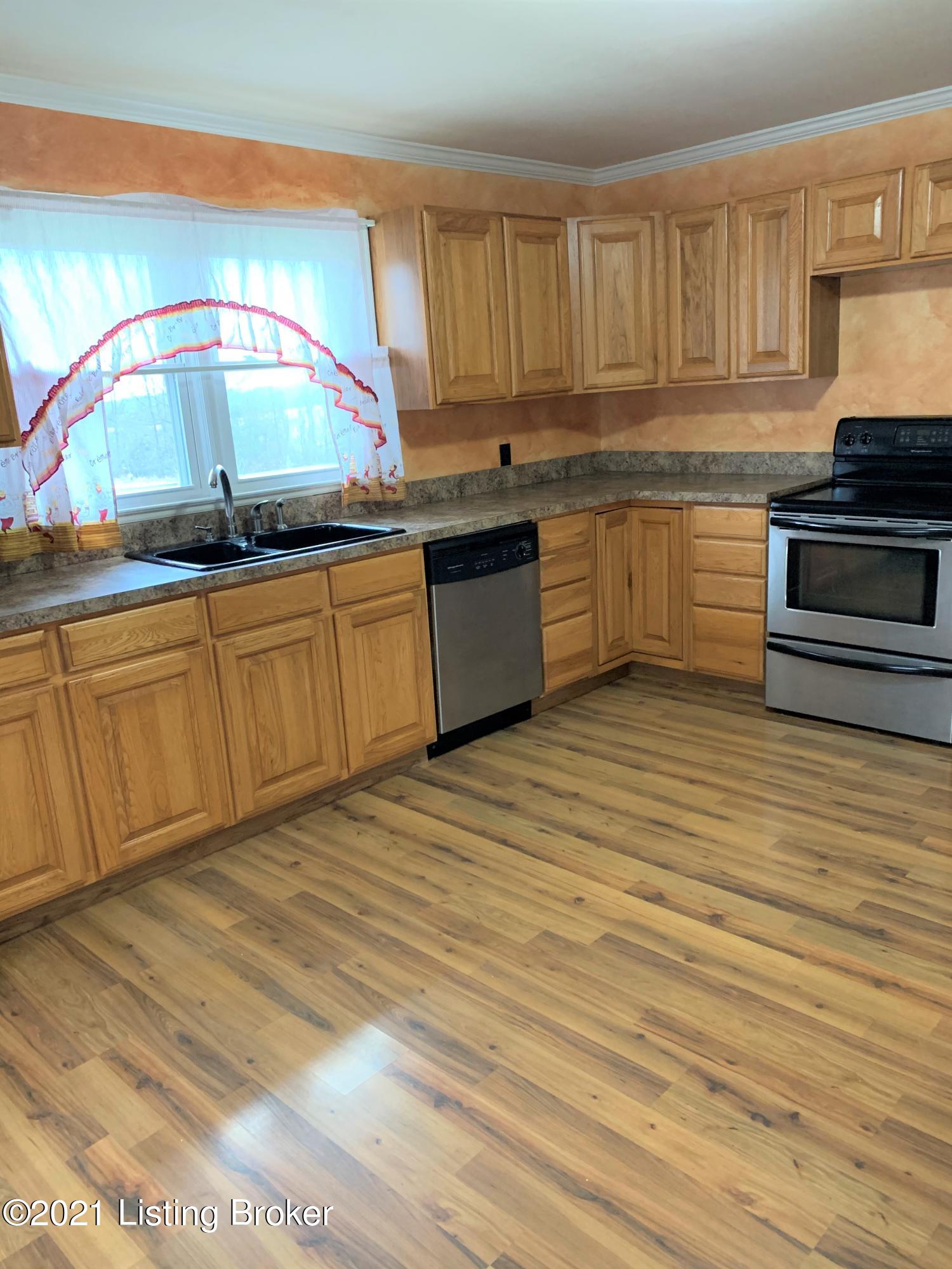 2000 Leathers Road Lawrenceburg, KY 40342 - Photo 9 of 41 Kitchen