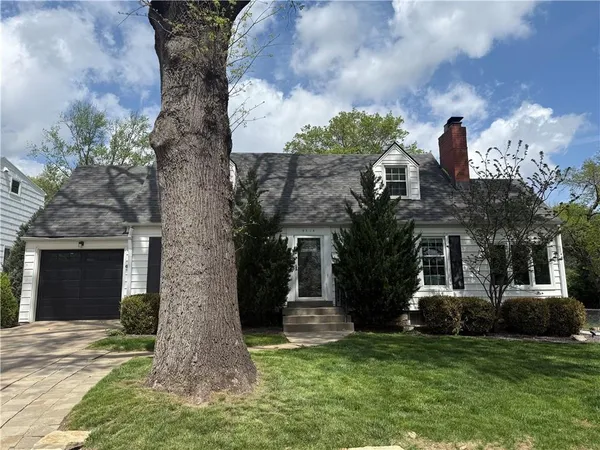 $599,999 | 2714 West 51st Street, Westwood, KS 66205