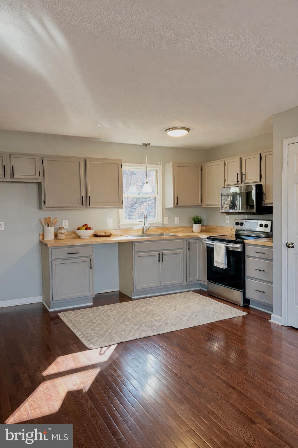 138 Parkside Road Linden, VA 22642 - Photo 15 of 38 a kitchen with stainless steel appliances granite countertop a stove top oven a sink dishwasher and a refrigerator