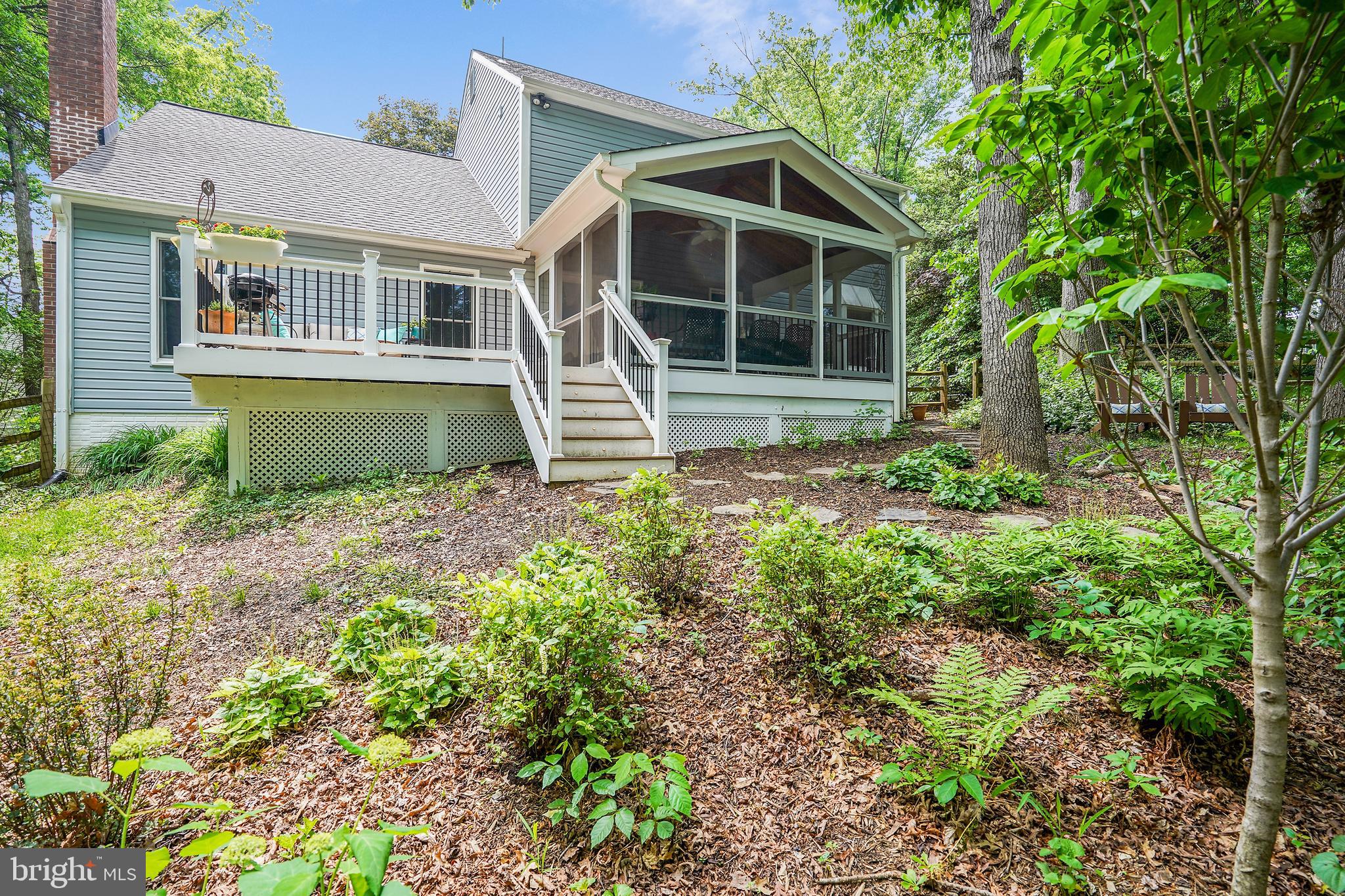 2219 Wakerobin Lane Reston, VA 20191 - Photo 28 of 33 Large Composite Deck and Screed Porch