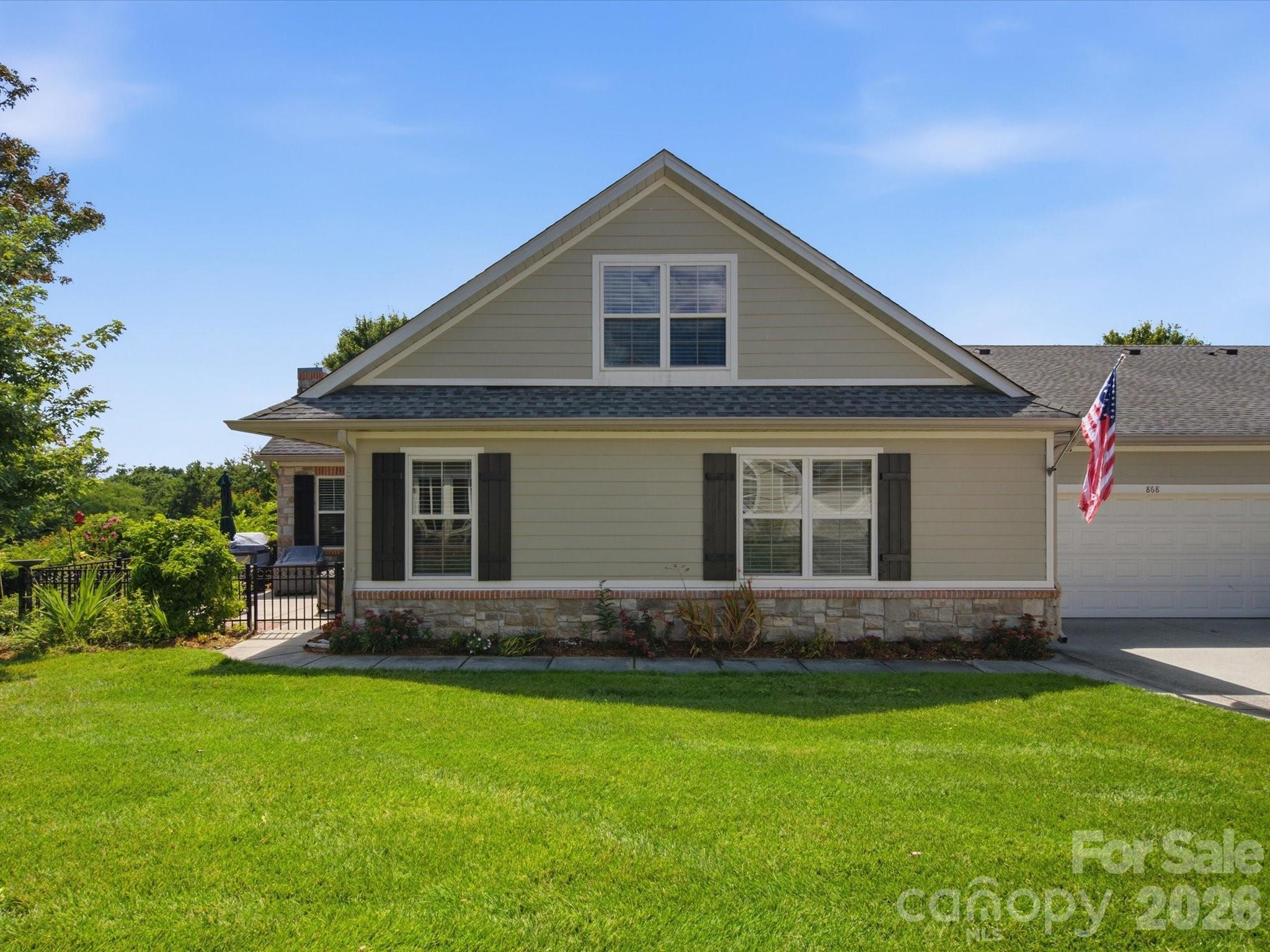 868 Ledgestone Court Tega Cay, SC 29708 - Photo 4 of 32 Gallery Image 4