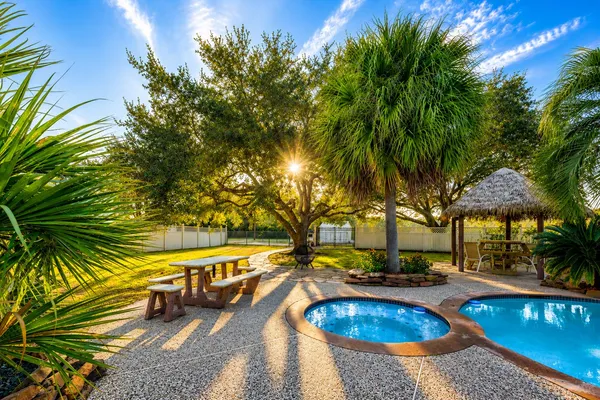 $699,000 | 2742 Westchester Circle, Pearland, TX 77584