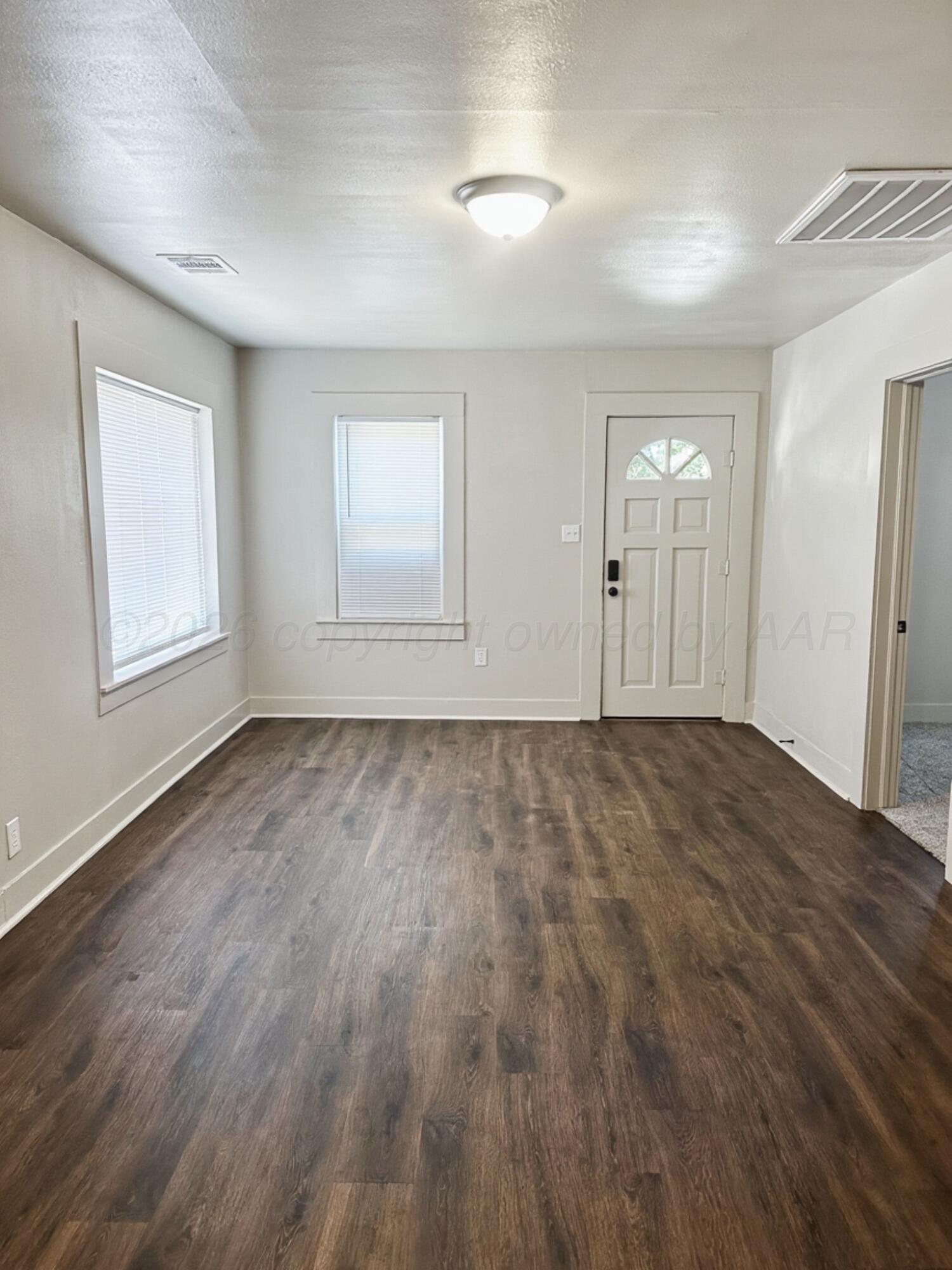112 South Dallas Avenue Tulia, TX 79088 - Photo 9 of 24 RealtyCam Photo 13 (2)