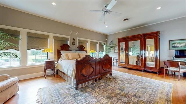 5975 Calder Avenue Beaumont, TX 77706 - Photo 15 of 35 a living room with a balcony furniture and a large window