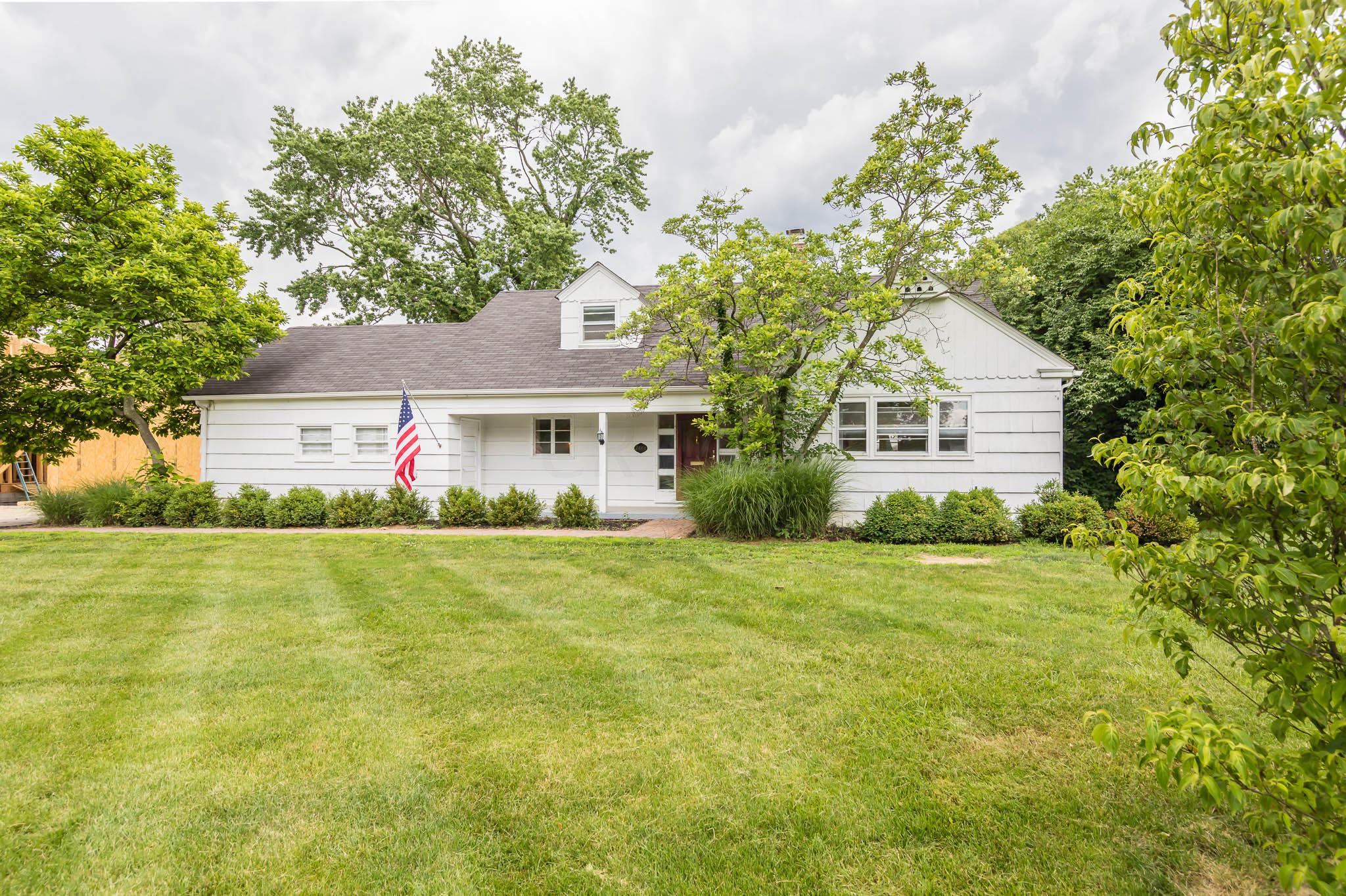 2484 Dorset Road Columbus, OH 43221 - Photo 3 of 41