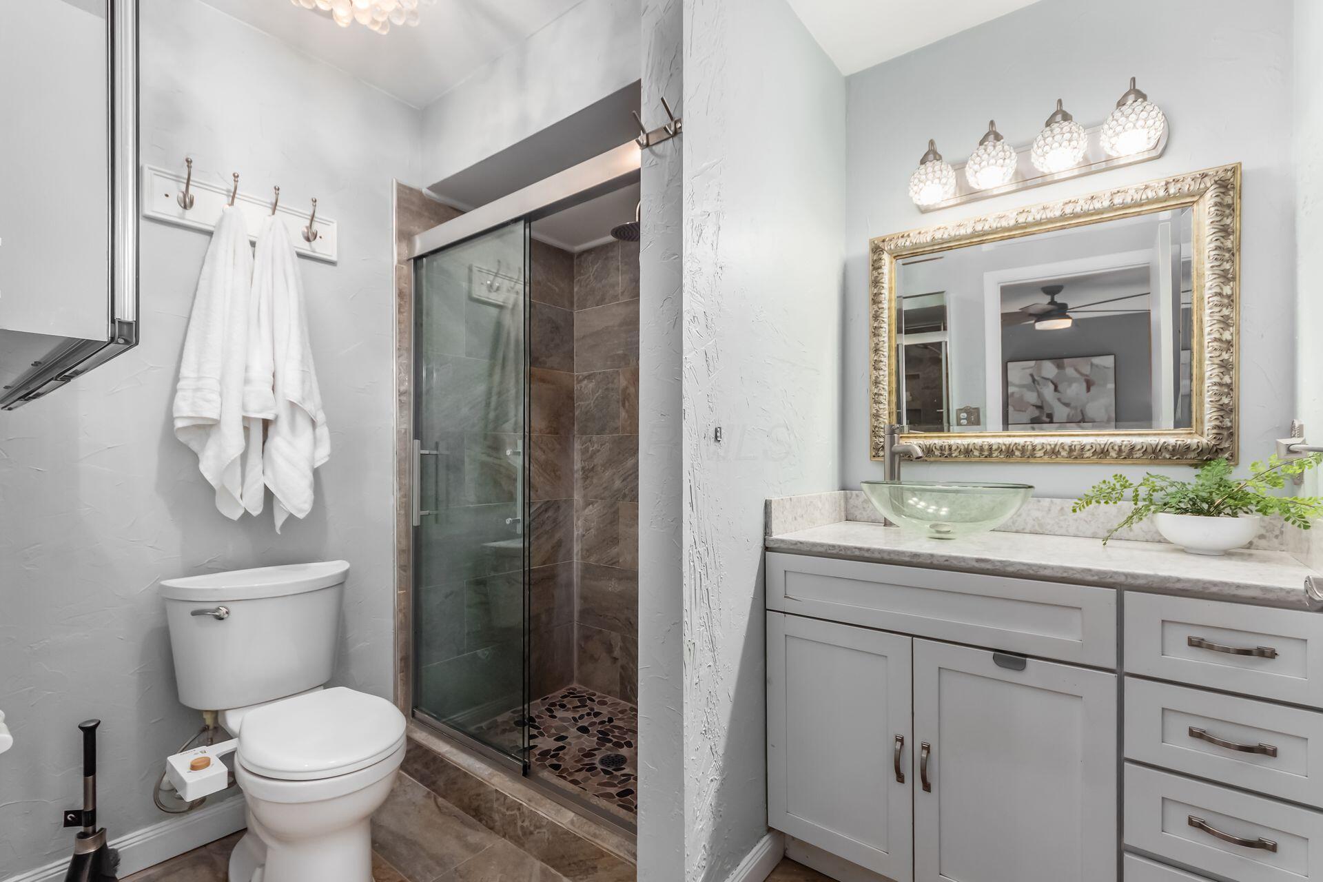 3588 Reed Road, Unit 4 Columbus, OH 43221 - Photo 22 of 38 Primary Bathroom