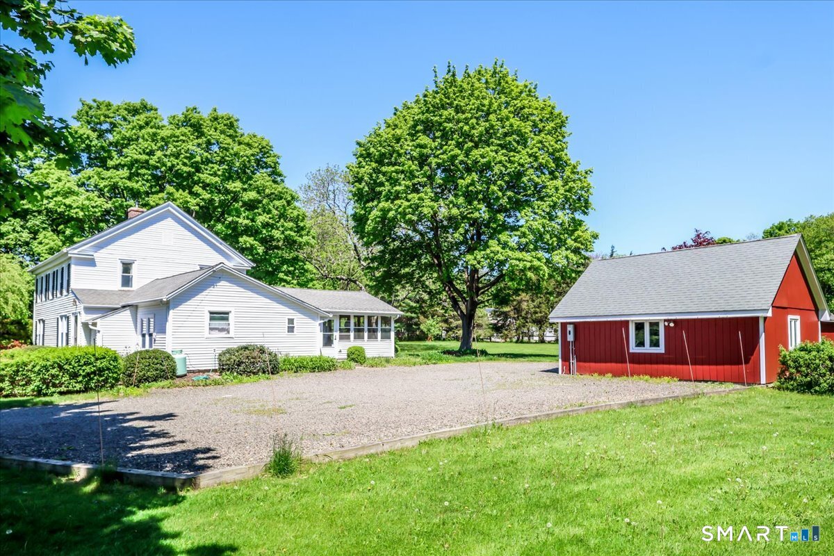 199 Berkshire Road Newtown, CT 06482 - Photo 5 of 40