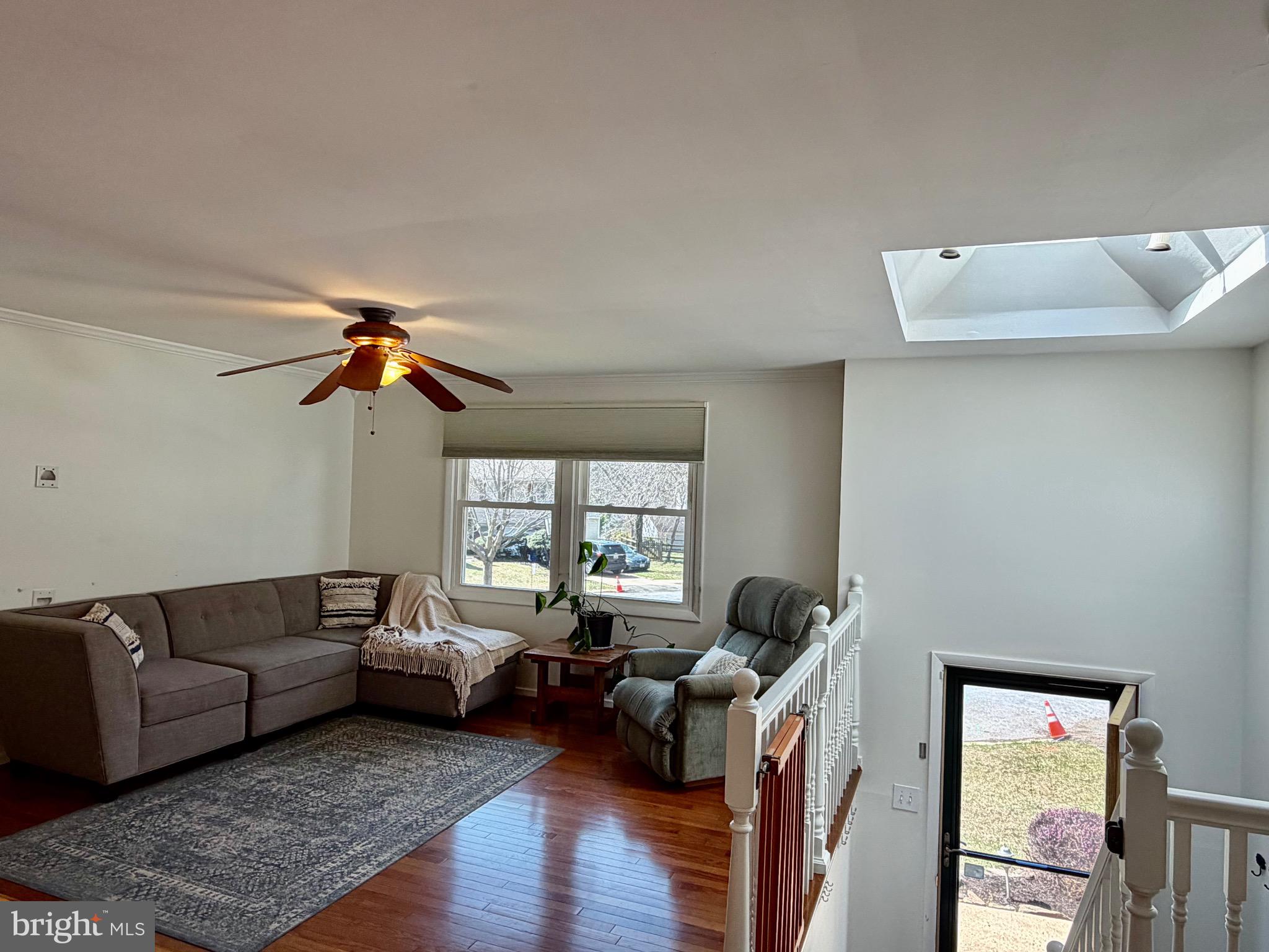 5033 Three Kings Lane Columbia, MD 21044 - Photo 4 of 38 Family Room/Sky Light in Foyer