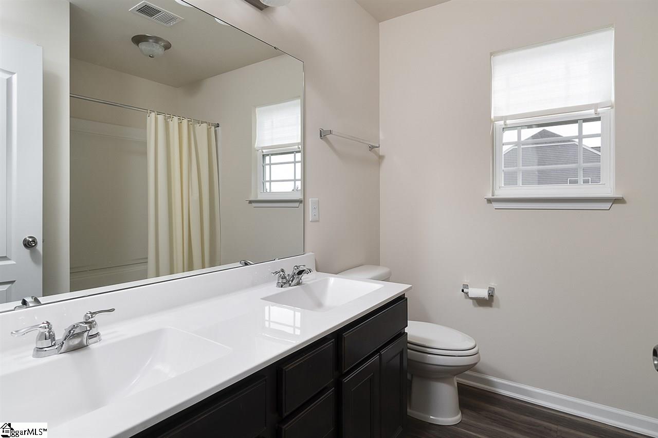 306 Skye Road Easley, SC 29642 - Photo 18 of 32 Upstairs hall bath