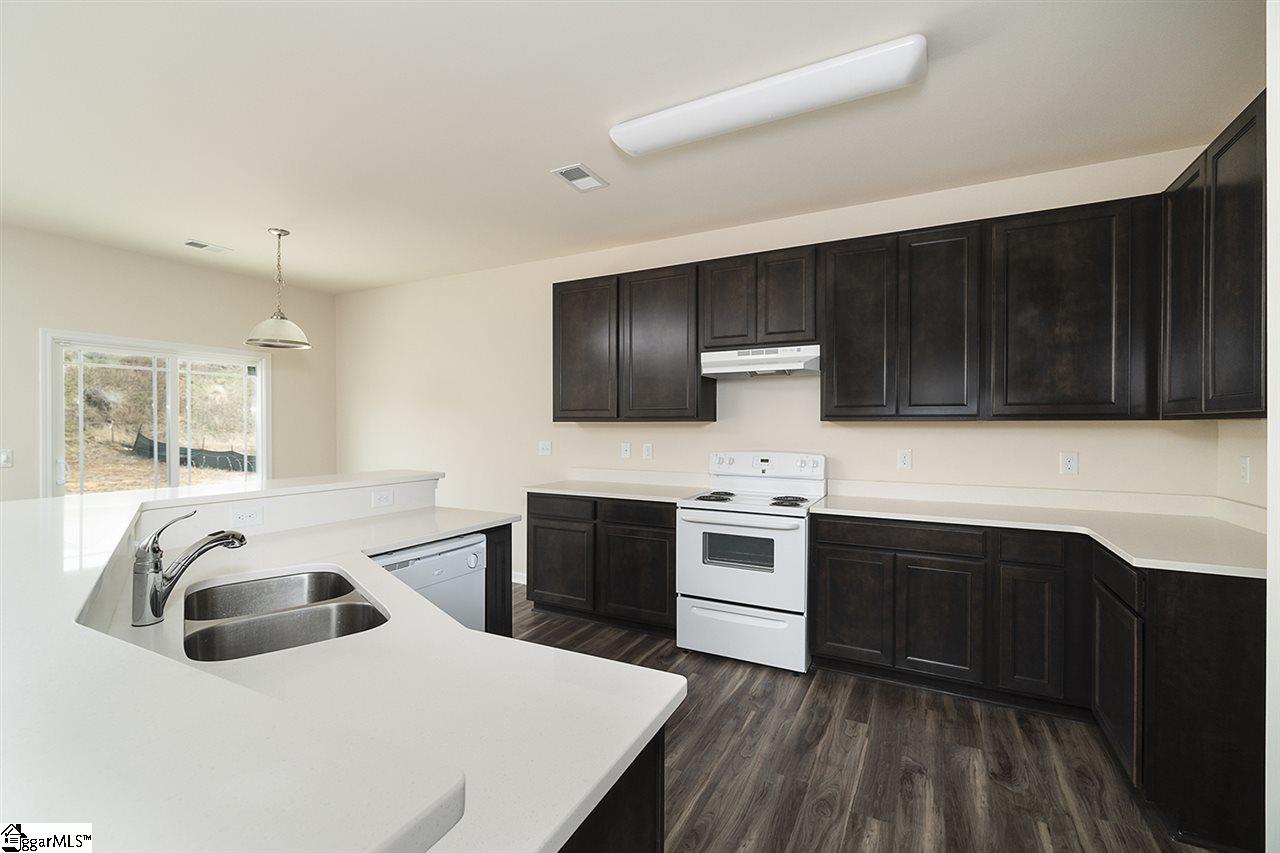 306 Skye Road Easley, SC 29642 - Photo 5 of 32 Kitchen with quartz countertops