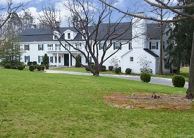 $1,995,000 | 2 Langley Lane, Old Westbury, NY 11568