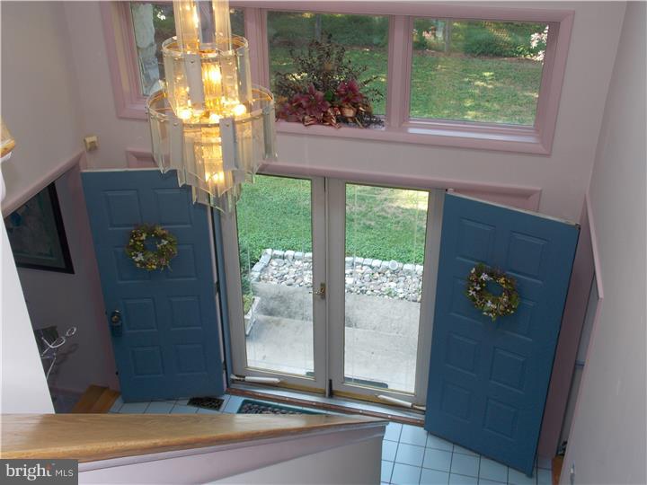 653 Harveys Bridge Road Coatesville, PA 19320 - Photo 2 of 25 Foyer