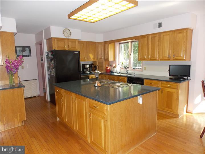 653 Harveys Bridge Road Coatesville, PA 19320 - Photo 5 of 25 Kitchen