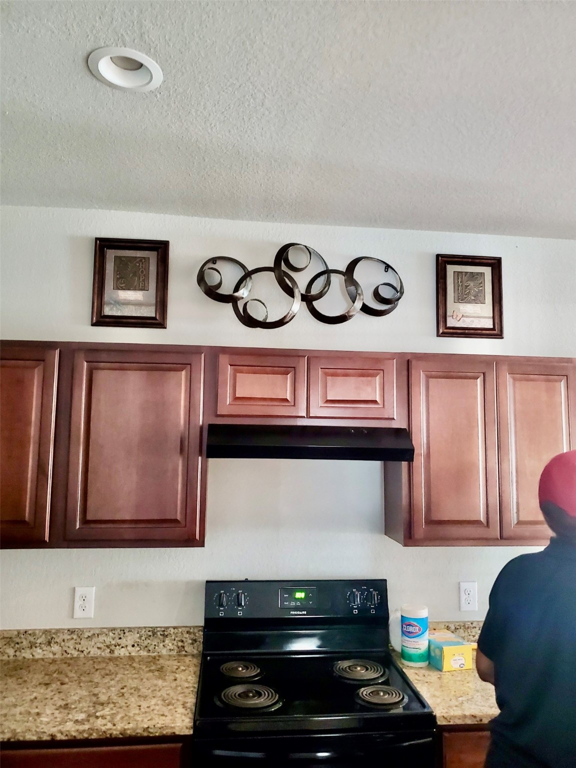 7120 Quarter Moon Converse, TX 78109 - Photo 4 of 16 a kitchen with a stove and cabinets