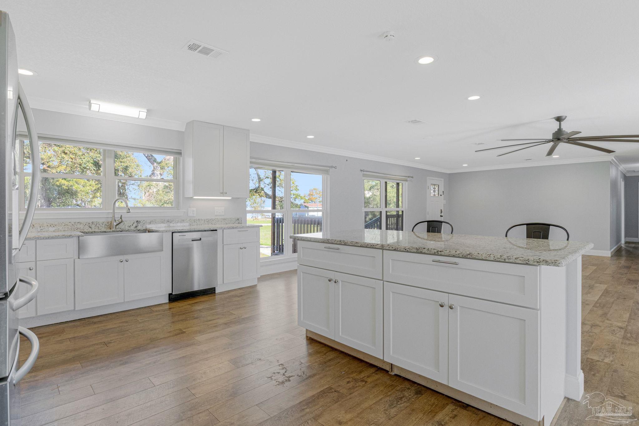 302 Garcon Point Road Milton, FL 32583 - Photo 8 of 51