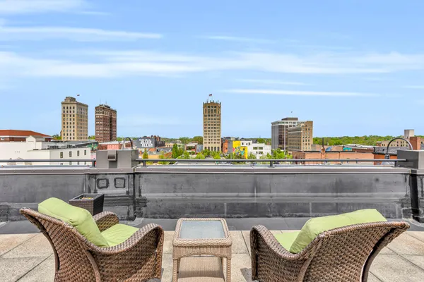 $277,900 | 109 West Washington Avenue, Unit 16, Jackson, MI 49201