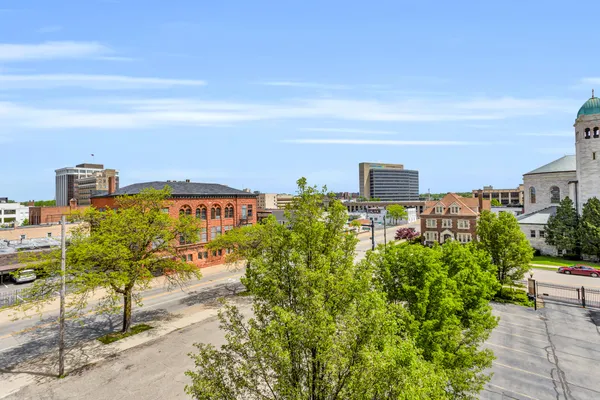 $277,900 | 109 West Washington Avenue, Unit 16, Jackson, MI 49201