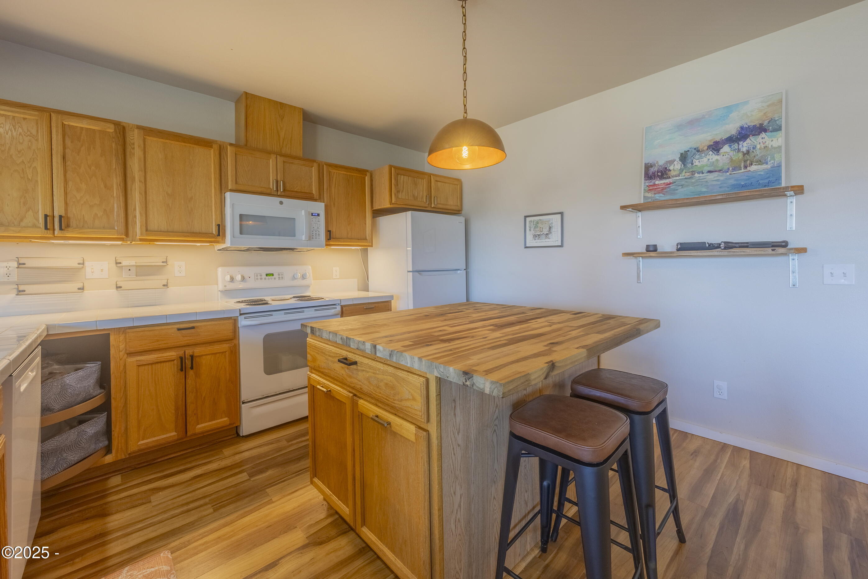 720 Southwest 6th Street, Unit R107 Newport, OR 97365 - Photo 9 of 25 Kitchen