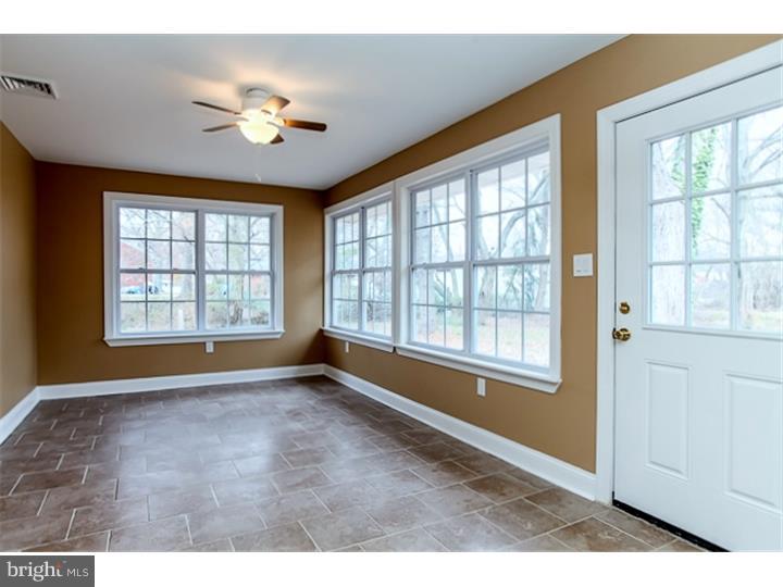323 Democrat Road Gibbstown, NJ 08027 - Photo 2 of 25 Living Room