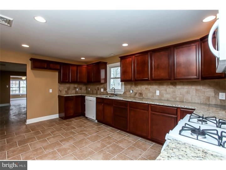 323 Democrat Road Gibbstown, NJ 08027 - Photo 11 of 25 Kitchen