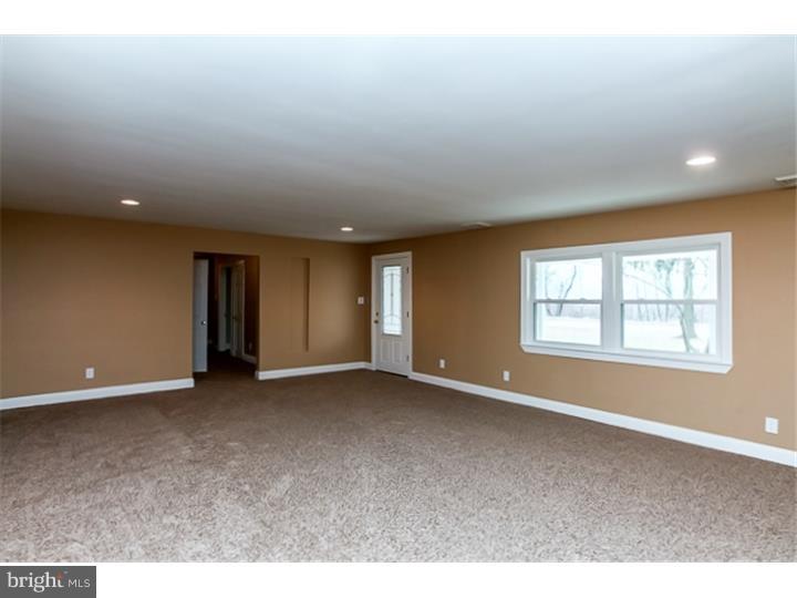 323 Democrat Road Gibbstown, NJ 08027 - Photo 12 of 25 Kitchen