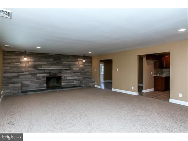323 Democrat Road Gibbstown, NJ 08027 - Photo 13 of 25 Great Room