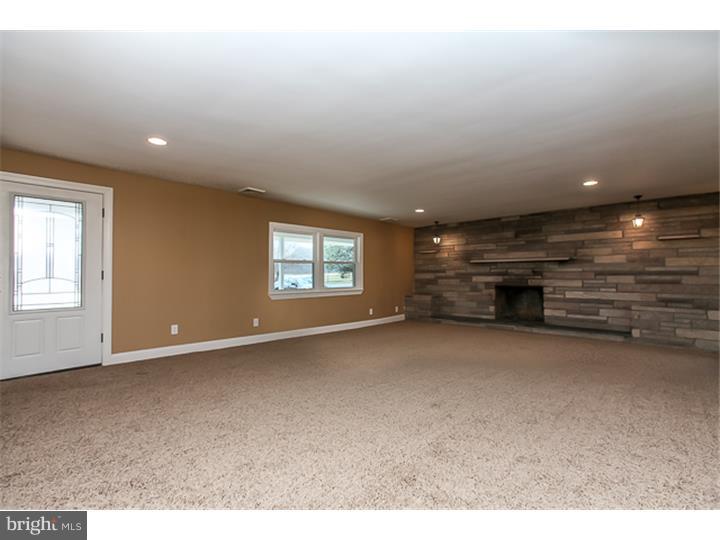 323 Democrat Road Gibbstown, NJ 08027 - Photo 14 of 25 Great Room