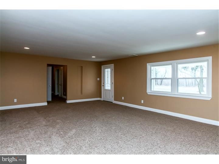 323 Democrat Road Gibbstown, NJ 08027 - Photo 15 of 25 Great Room
