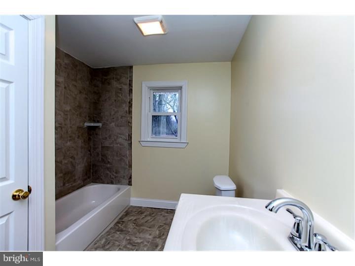 323 Democrat Road Gibbstown, NJ 08027 - Photo 21 of 25 Bathroom
