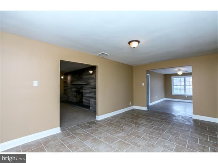 323 Democrat Road Gibbstown, NJ 08027 - Photo 5 of 25 Dining Room